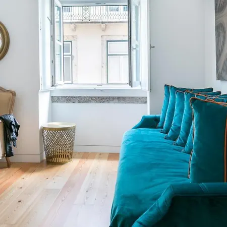 Plum Guide - Velvety Turquoise Lisboa